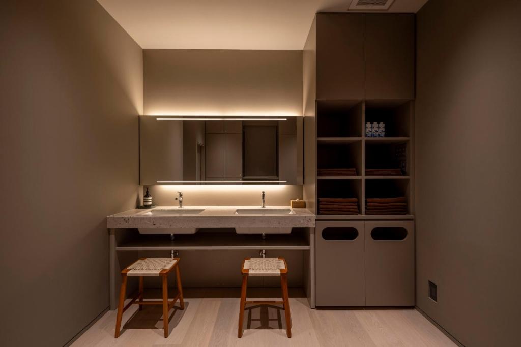 Momoyama Onsen Tsukimikan Double Vanity Bathroom