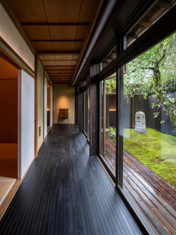 Momoyama Onsen Tsukimikan Garden Corridor