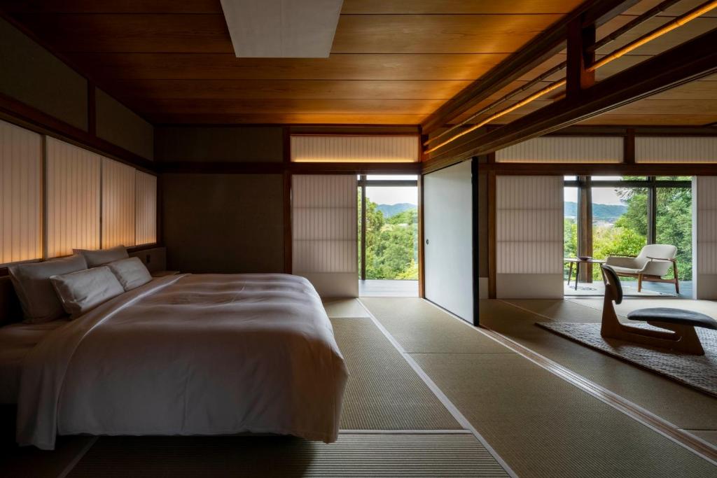 Momoyama Onsen Tsukimikan Tatami Room