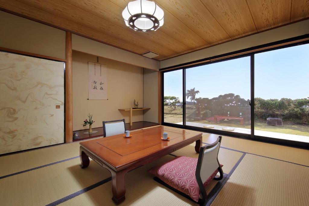 Monya Ryokan Tatami Room
