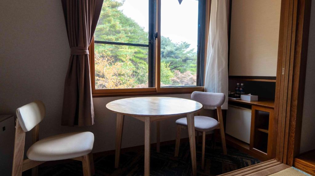 Motosu Phoenix Hotel Window Seating Area