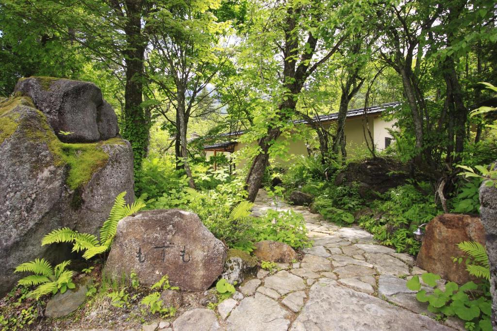 Mozumo Ryokan Garden Path
