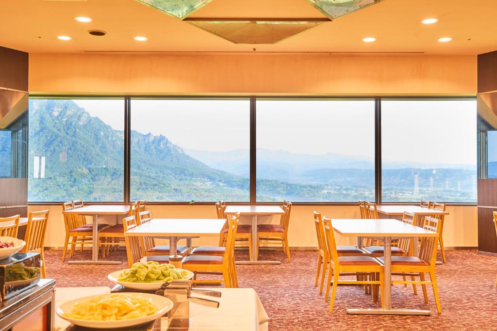 Myogi Green Hotel Dining Room Mountain View