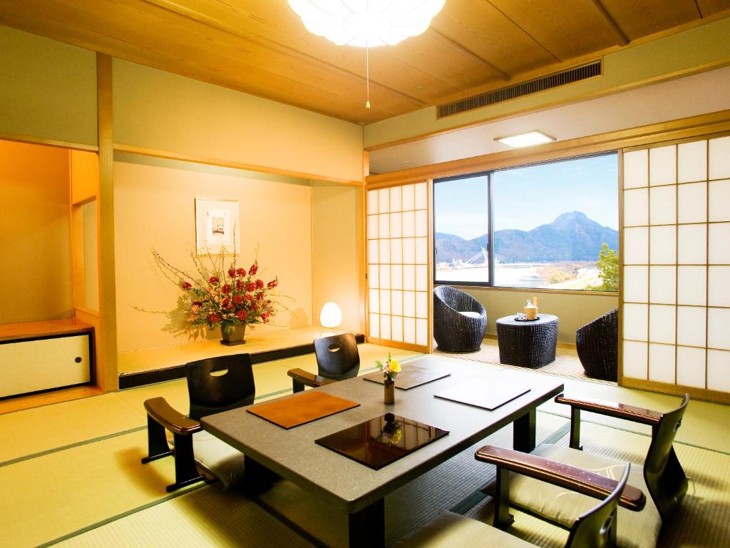 Nagaragawa Seiryu Hotel Tatami Room
