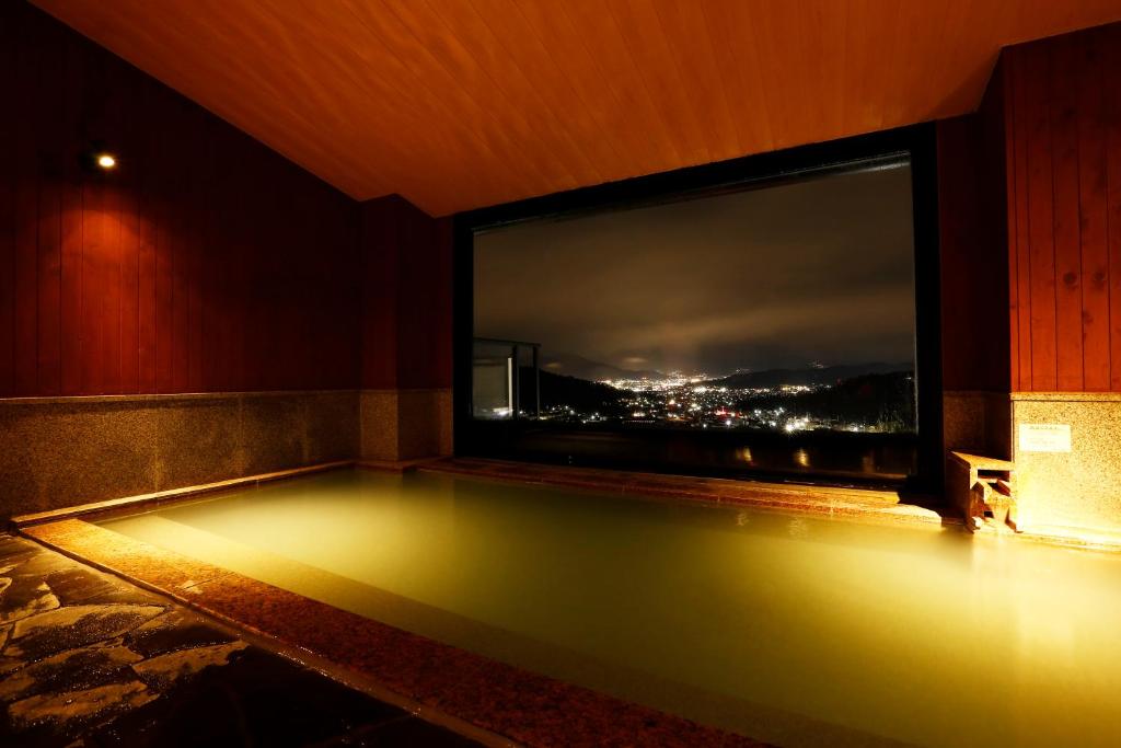Nanakusa No Yu Night Onsen View
