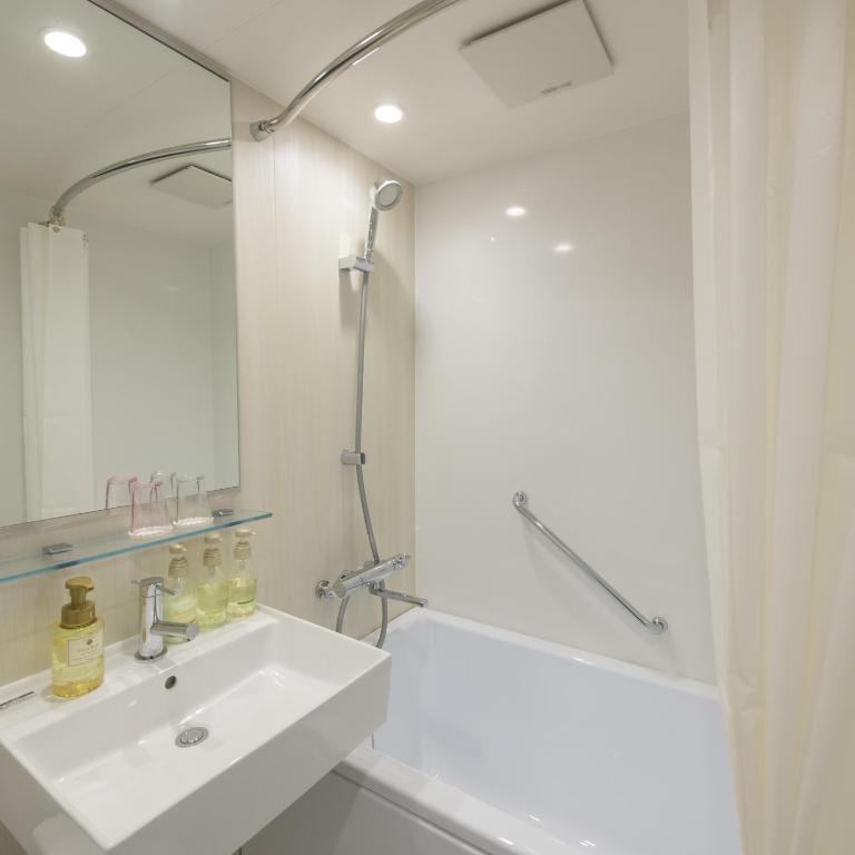 Nara Royal Hotel Bathroom