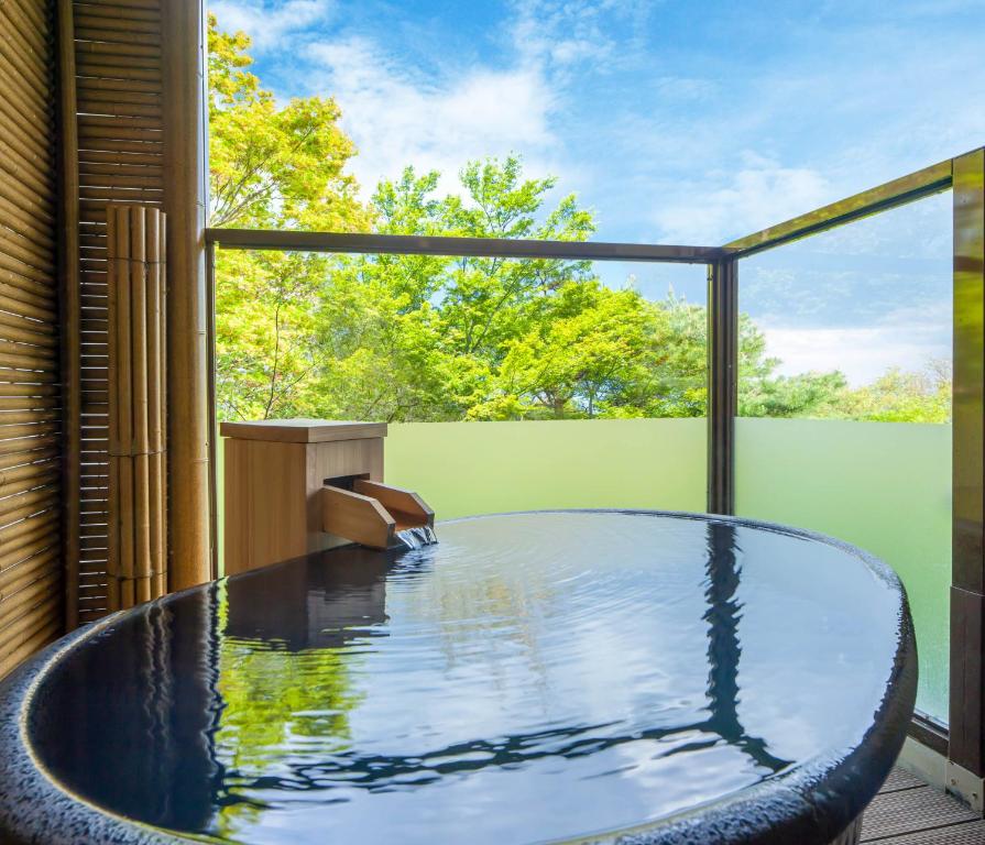 Nasu Onsen Sanraku Open Air Bath
