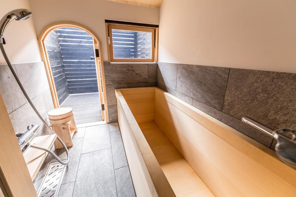 Nihon Iro Cypress Bath