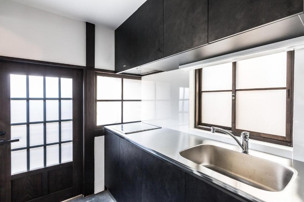 Nihon Iro Modern Kitchen