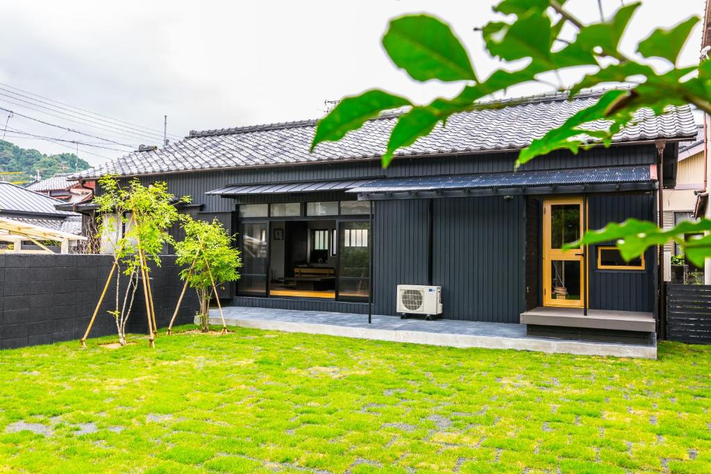 Nihon Iro Ryokan Garden Exterior