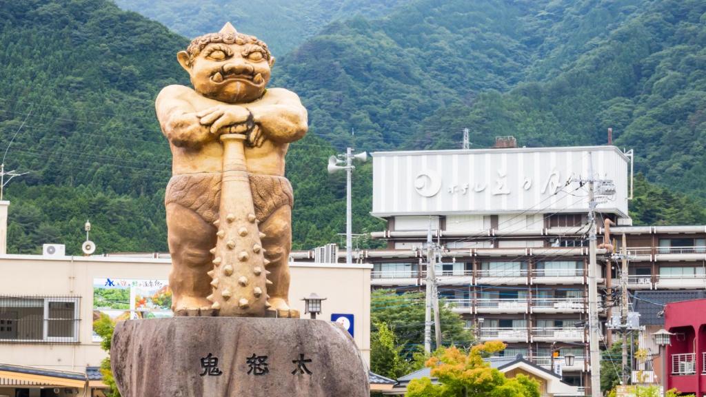 Nikko Kinugawa Hotel Mikazuki Oni Statue