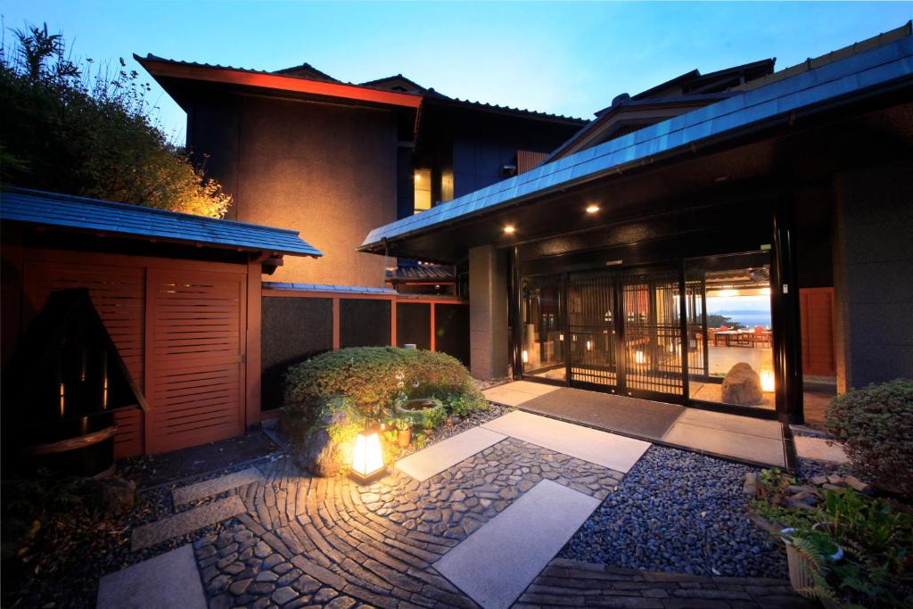 Nishiizu Koyoi Ryokan Entrance