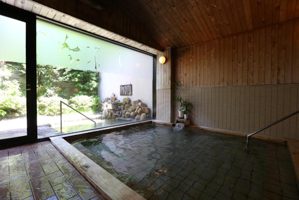 Nukumorino Yado Komanoyu Indoor Onsen Bath