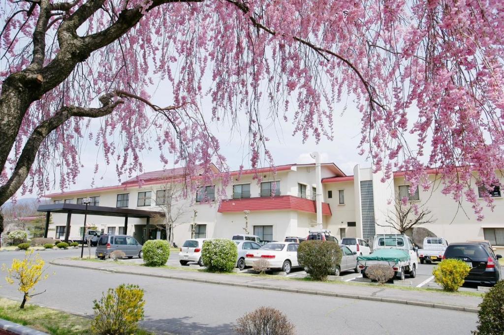 Nunobiki Onsen Komoro Ryokan Exterior Cherry Blossoms