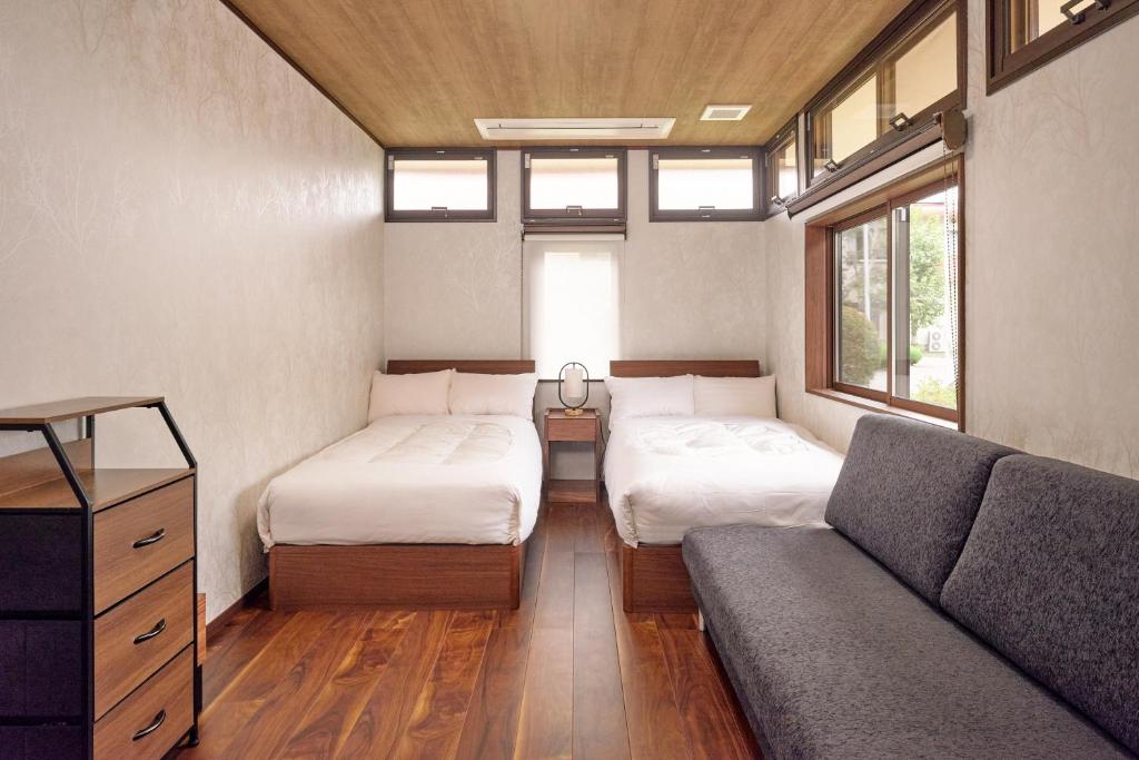 Nunobiki Onsen Komoro Twin Room