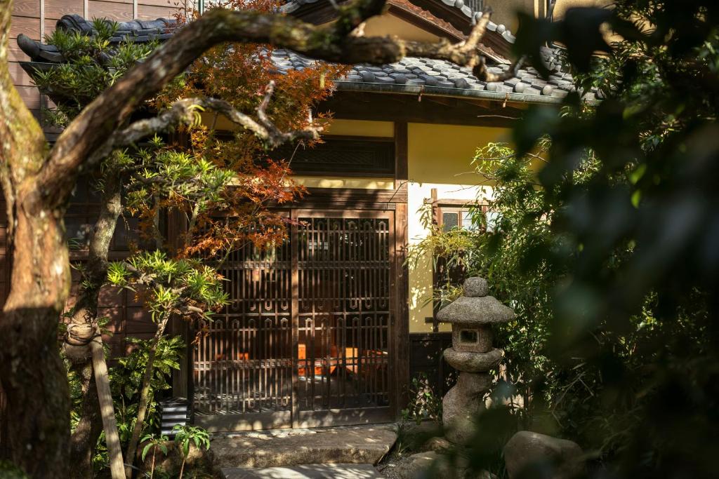 Ochiairo Ryokan Entrance Garden