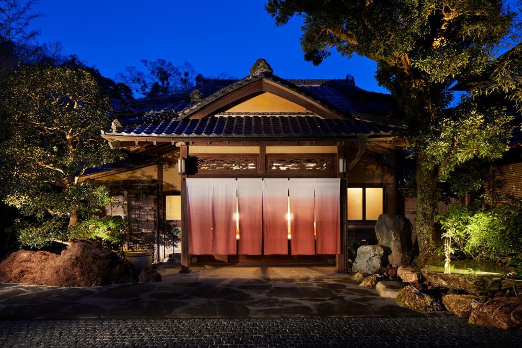 Ochiairo Ryokan Entrance Night