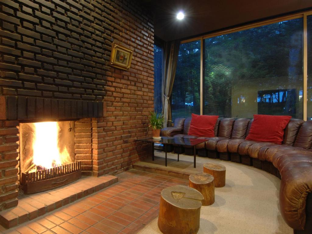 Okunikko Konishi Hotel Fireplace Lounge