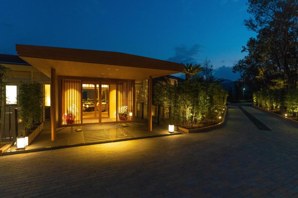 Omuro No Mori Gyokusui Ryokan Entrance Night