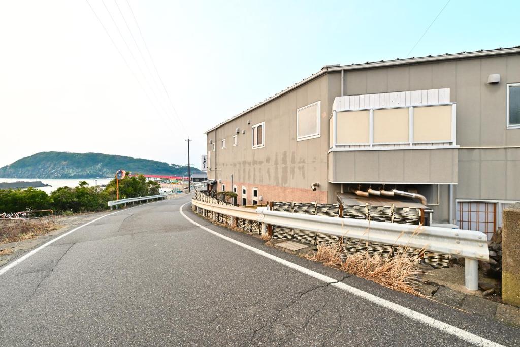 Ootoku Ryokan Coastal Roadside Exterior