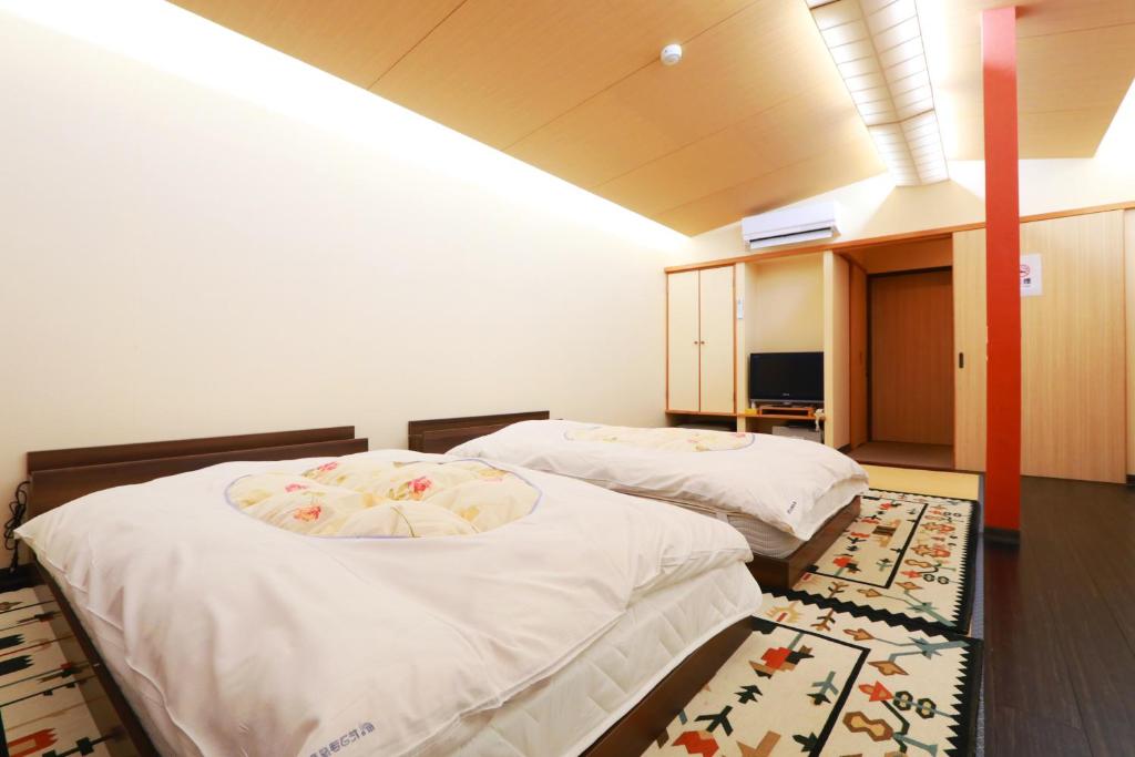 Ootoku Ryokan Twin Bedroom