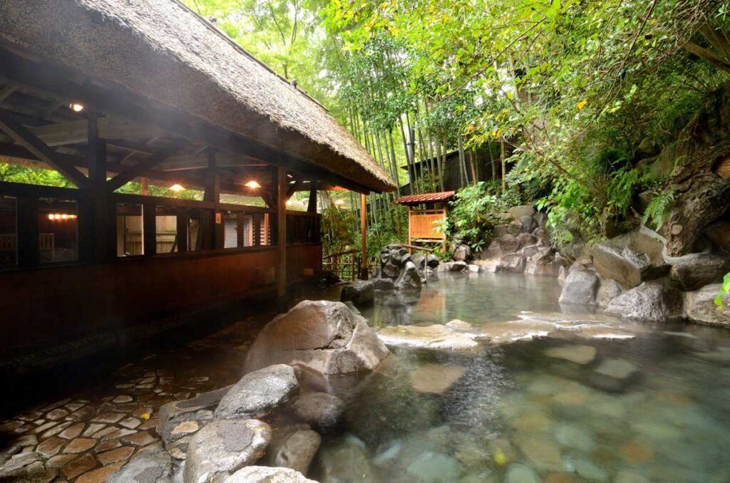Rockbed open air onsen at Tenzan