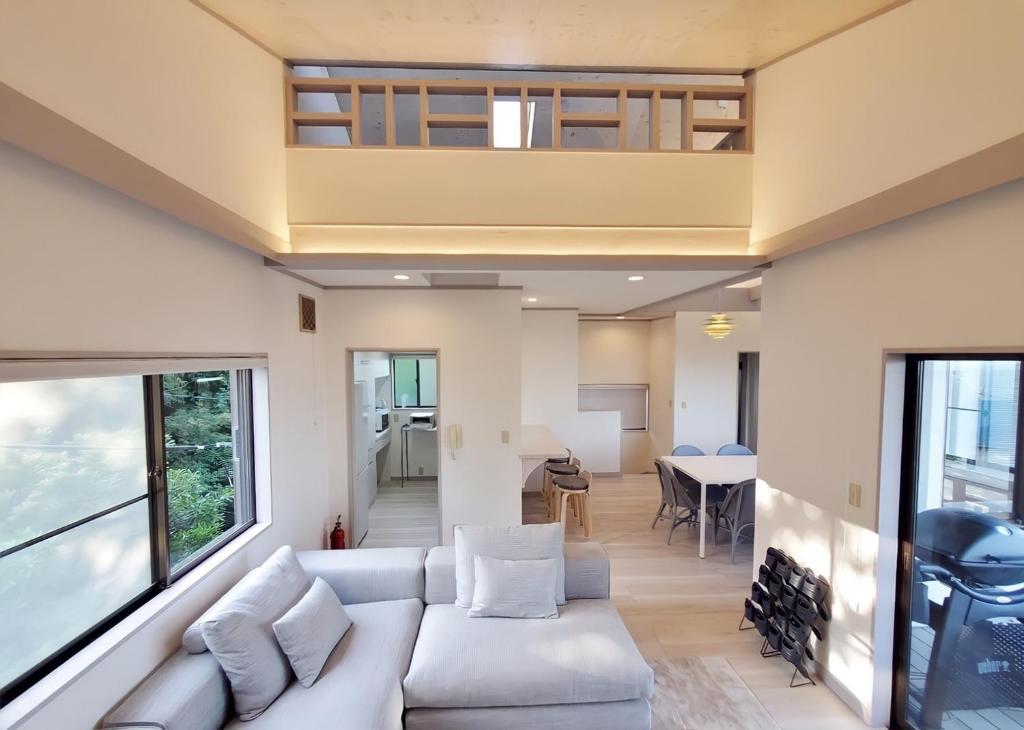 Ozaki Omuro Kogen 9 Chome Loft Living Room
