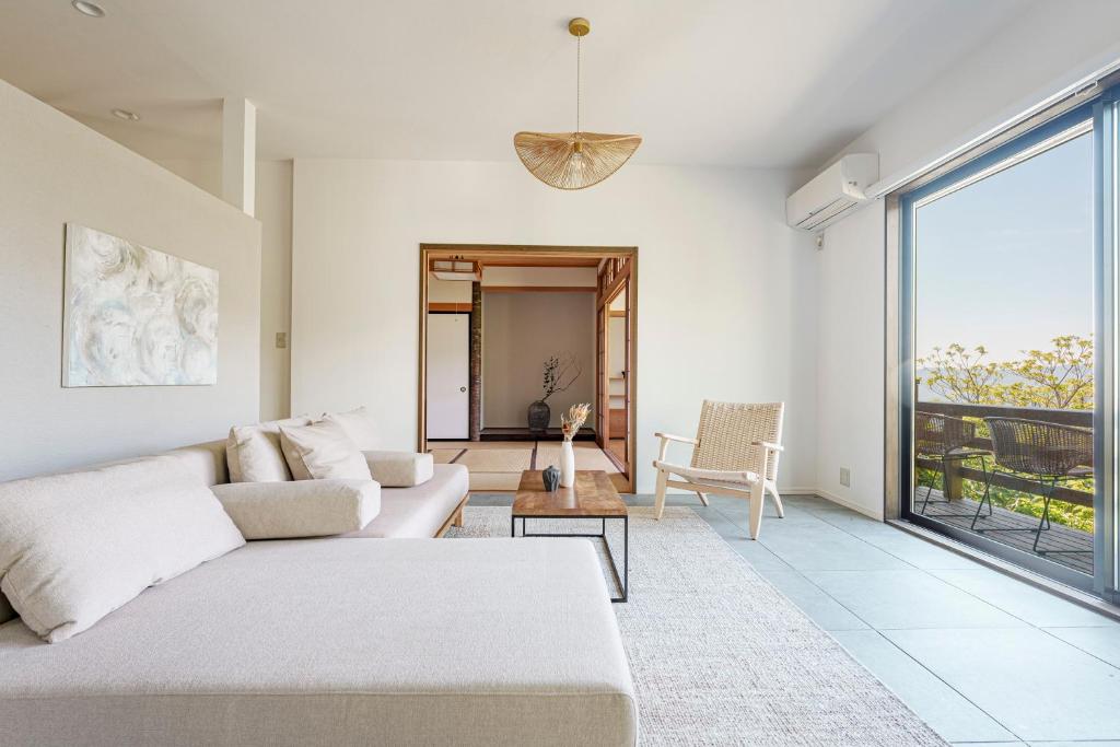 Private Resort Hinata Modern Living Room