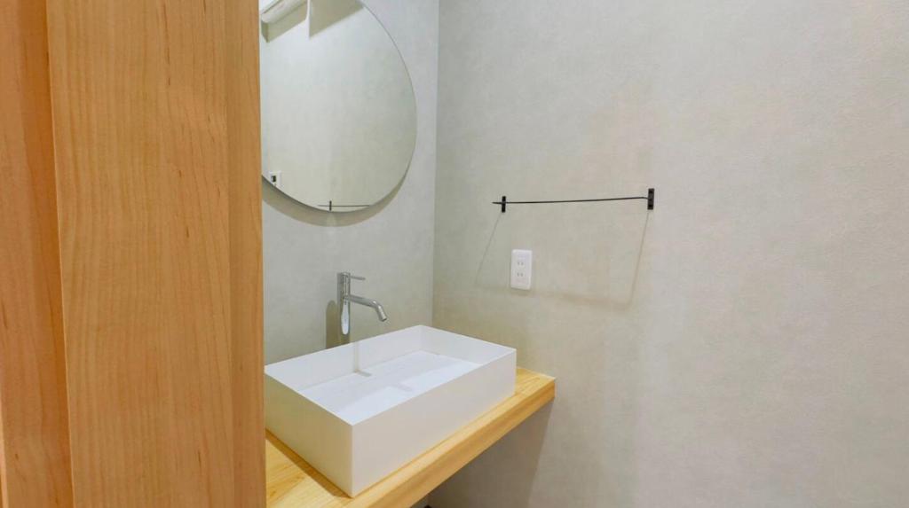 Private Villa Ao Minimalist Washroom
