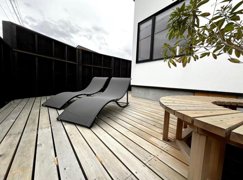 Private Villa Ao Wooden Deck Lounge Chairs
