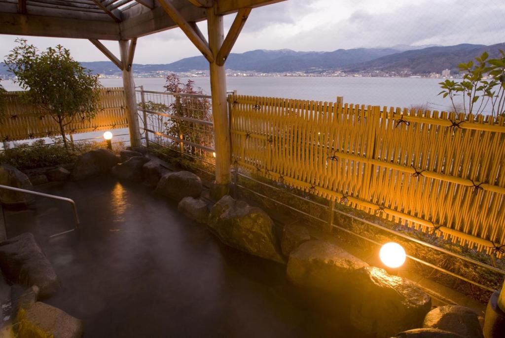 Rako Hananoi Hotel Lakeside Open Air Onsen