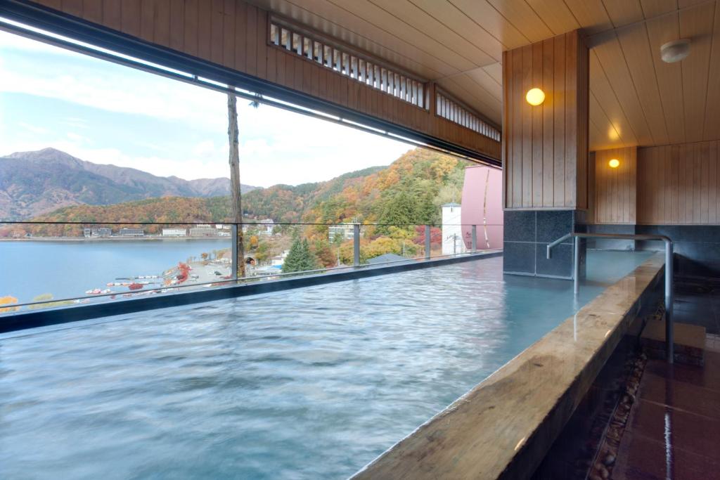 Rakuyu Lake View Onsen