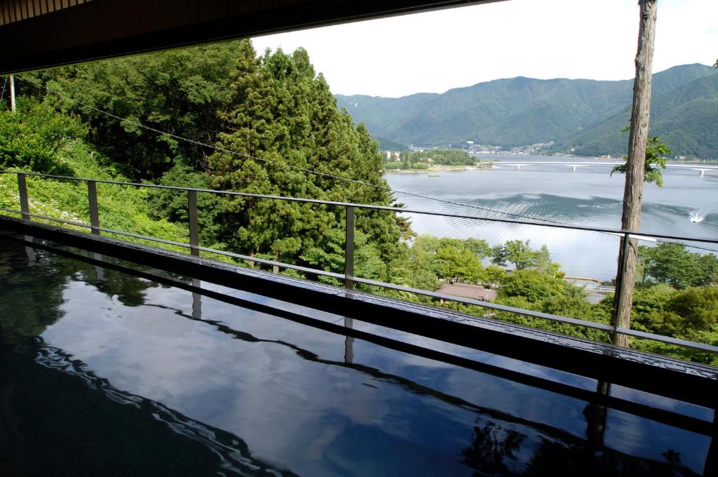 Rakuyu Lake View Onsen