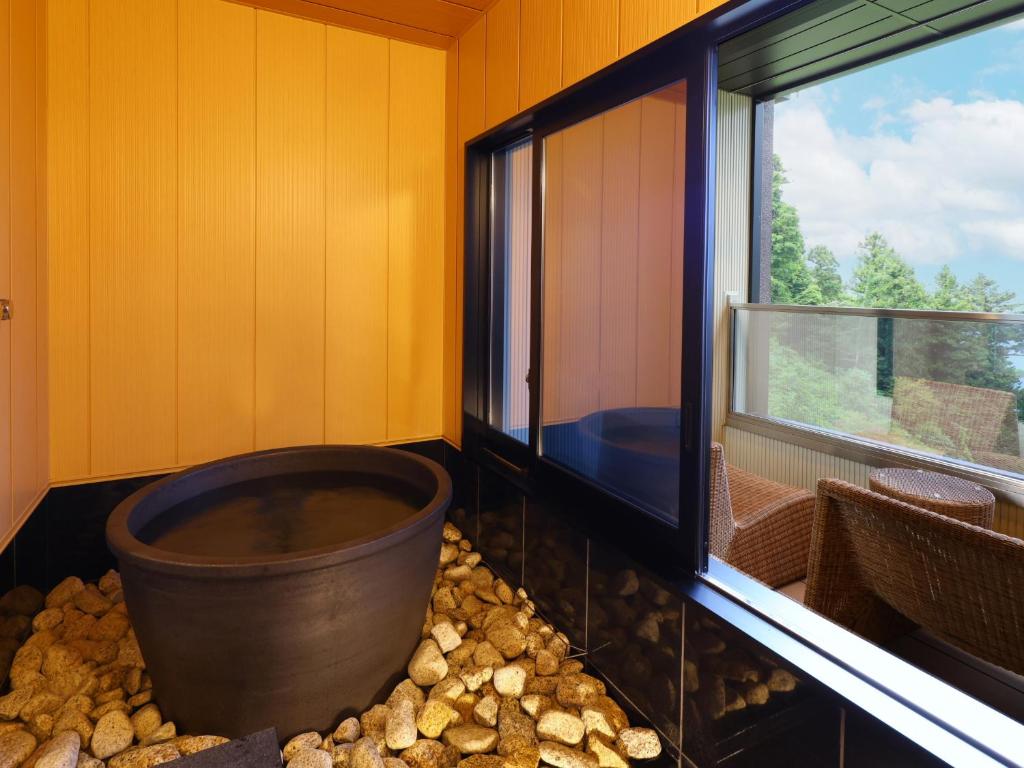 Rakuyu Private Open Air Bath