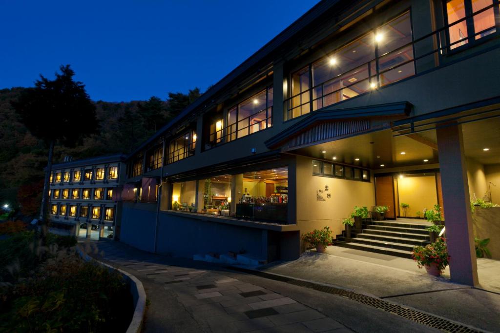 Rakuyu Ryokan Exterior Night