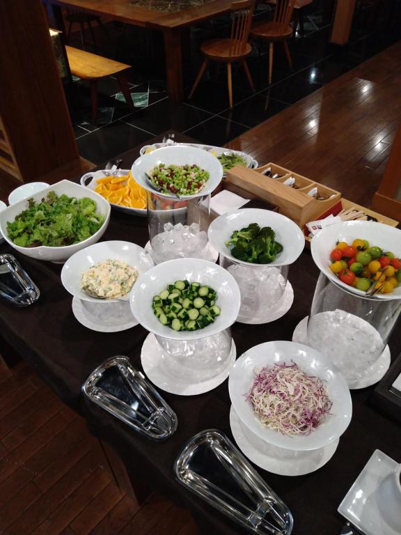Rakuyu Salad Bar