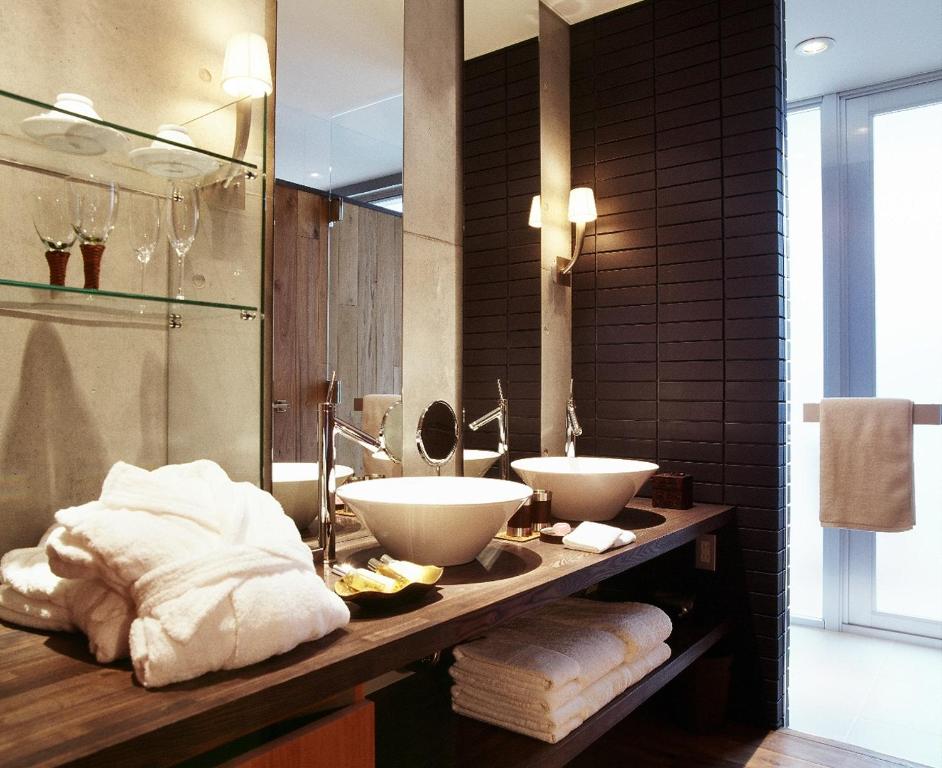 Relax Resort Hotel Bathroom Double Sink