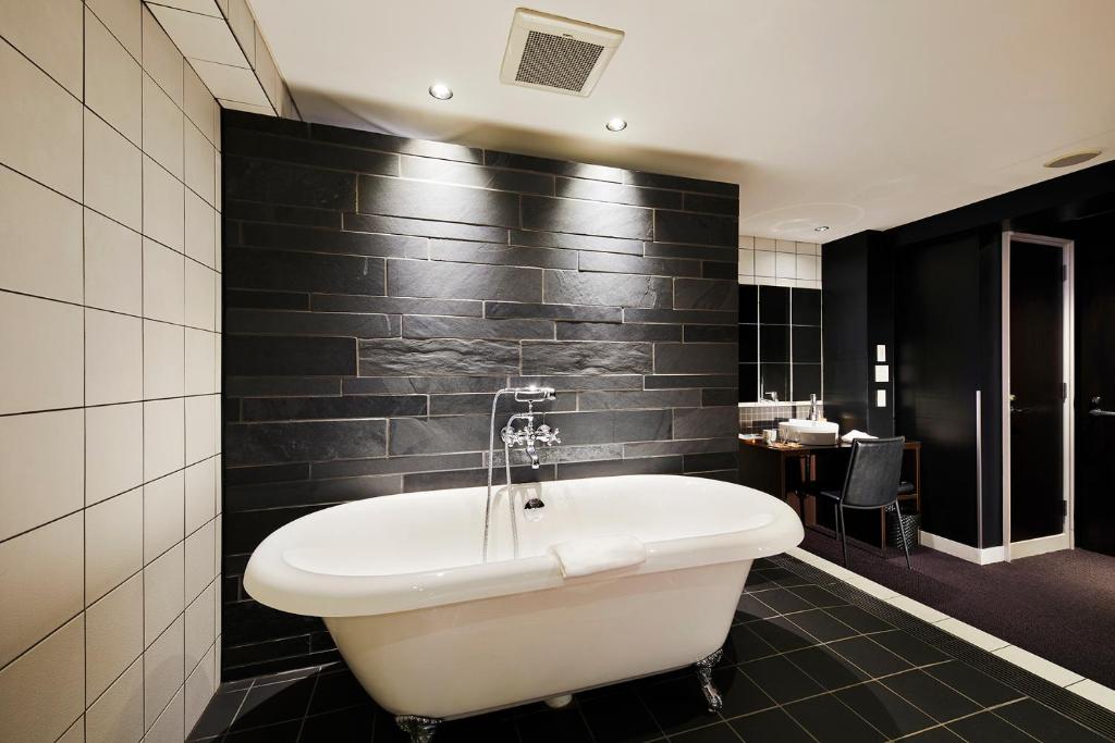 Relax Resort Hotel Bathroom