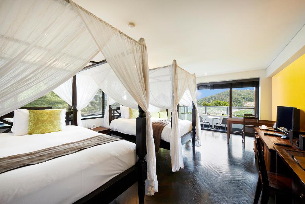 Relax Resort Hotel Canopy Bedroom