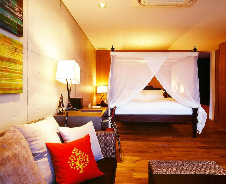Relax Resort Hotel Canopy Bedroom