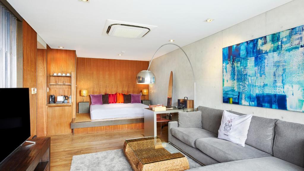 Relax Resort Hotel Modern Suite Room
