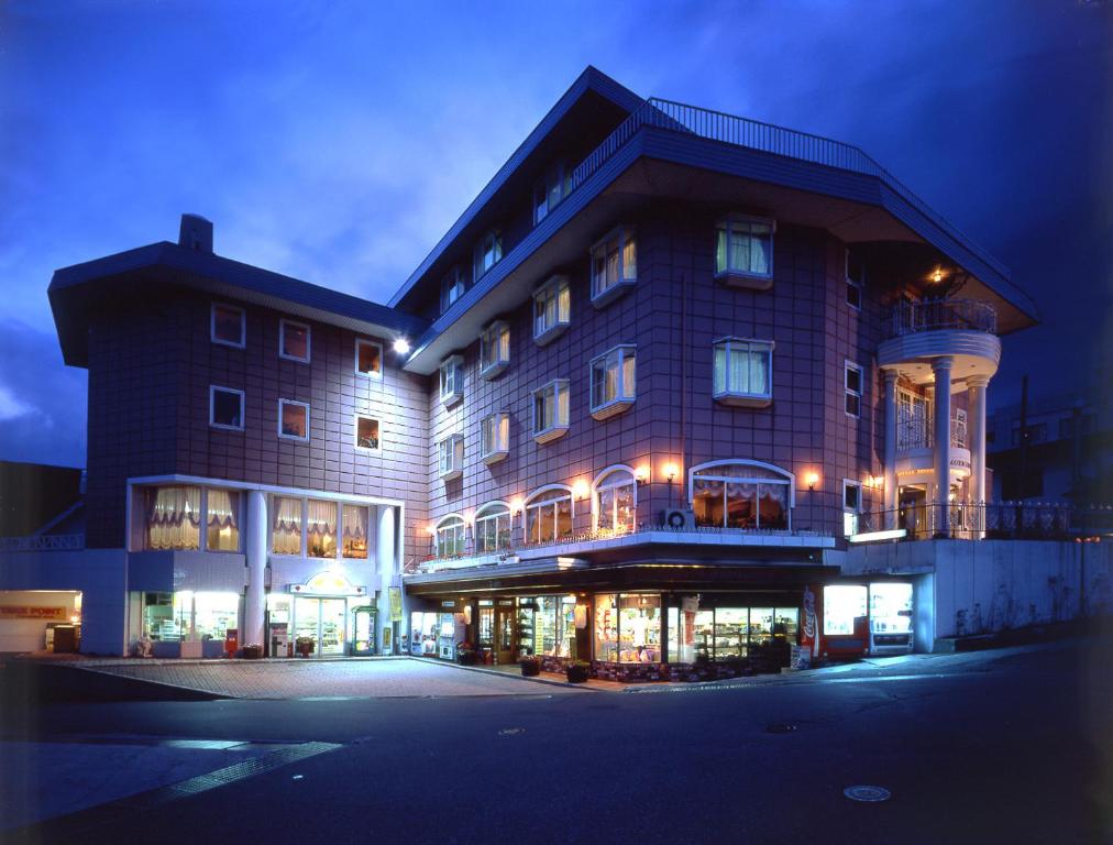 Resort Inn Marion Shinano Ryokan Exterior Night