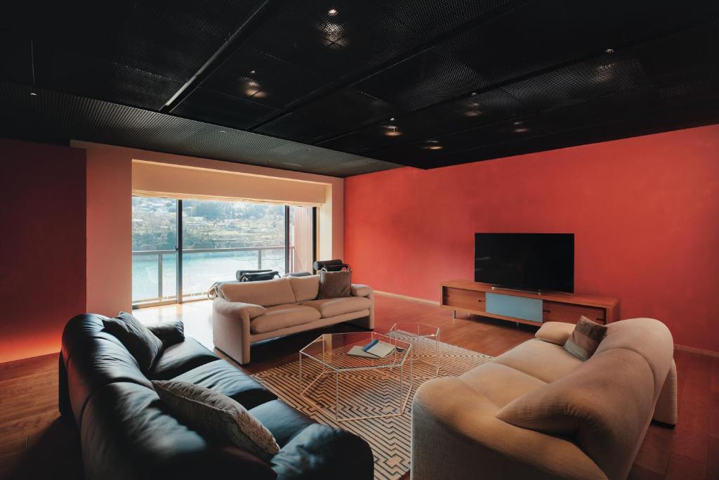 River Retreat Garaku Lounge Room