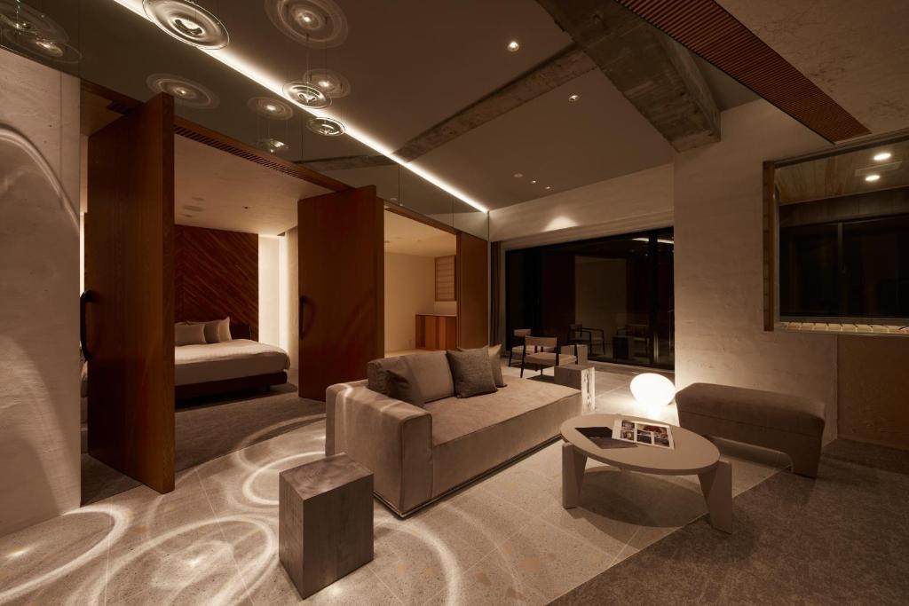 River Retreat Garaku Modern Suite