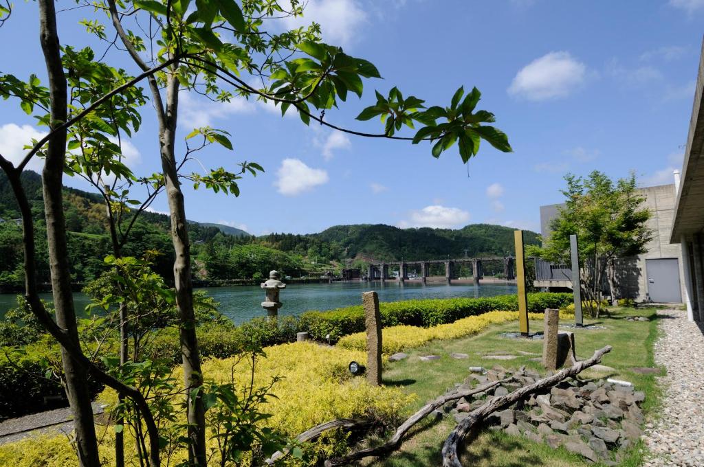 River Retreat Garaku Riverside Garden