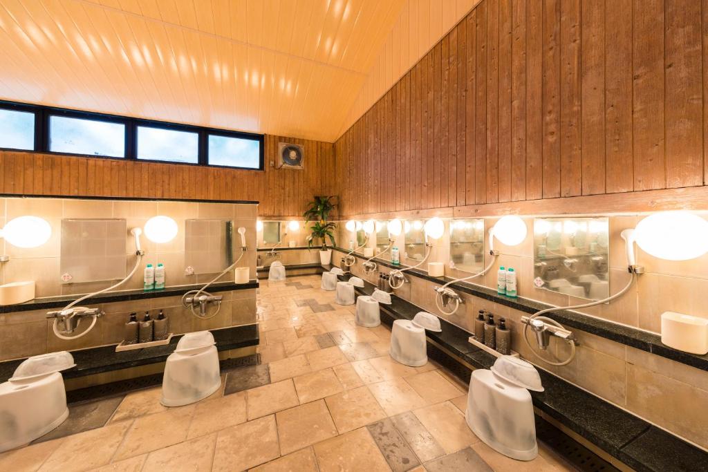 Route Inn Grantia Hanyu Spa Resort Bathhouse Washing Area