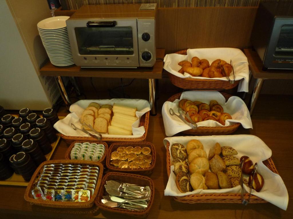 Route Inn Grantia Komatsu Airport Breakfast Bread Buffet