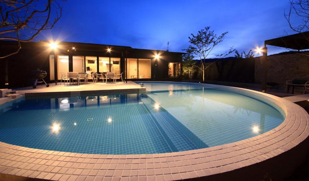 Rurinohama Outdoor Pool Night