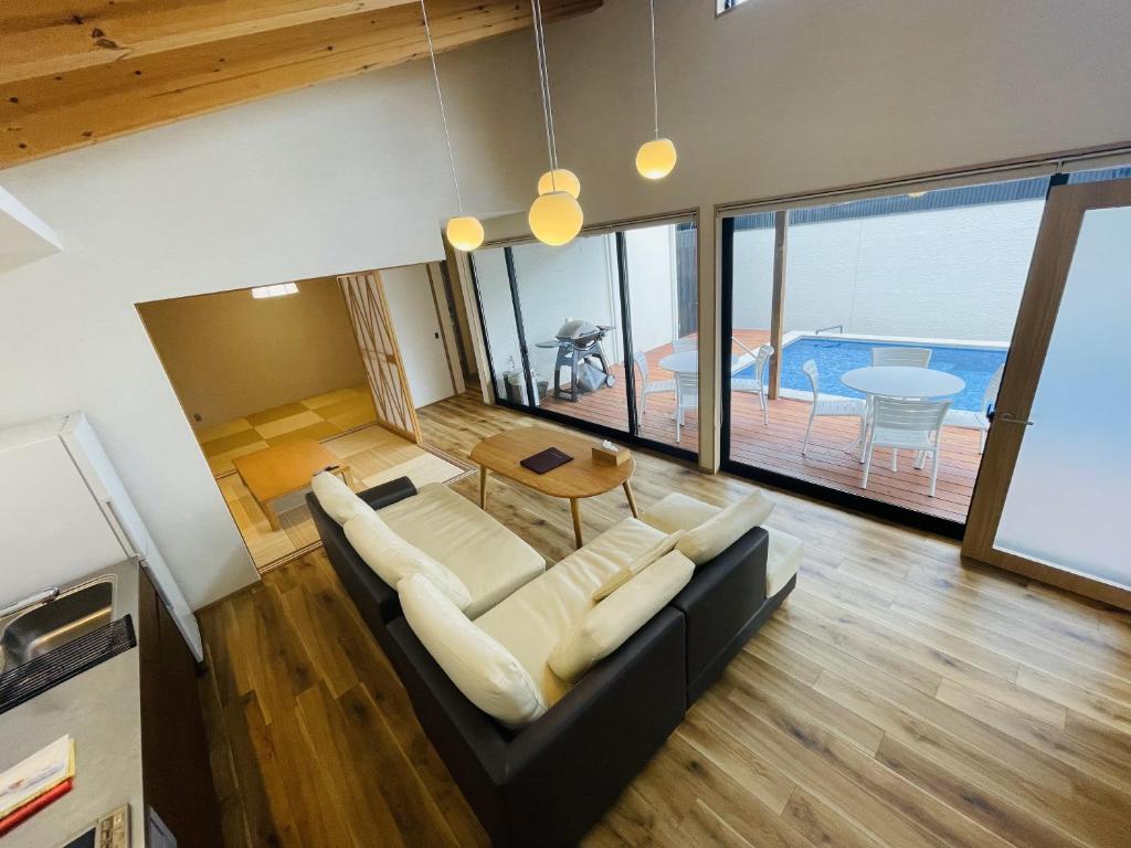 Rurinohama Ryokan Living Room Private Pool