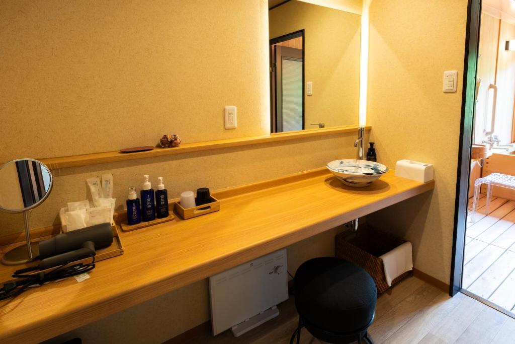 Ryoan Kawaki Vanity Washroom